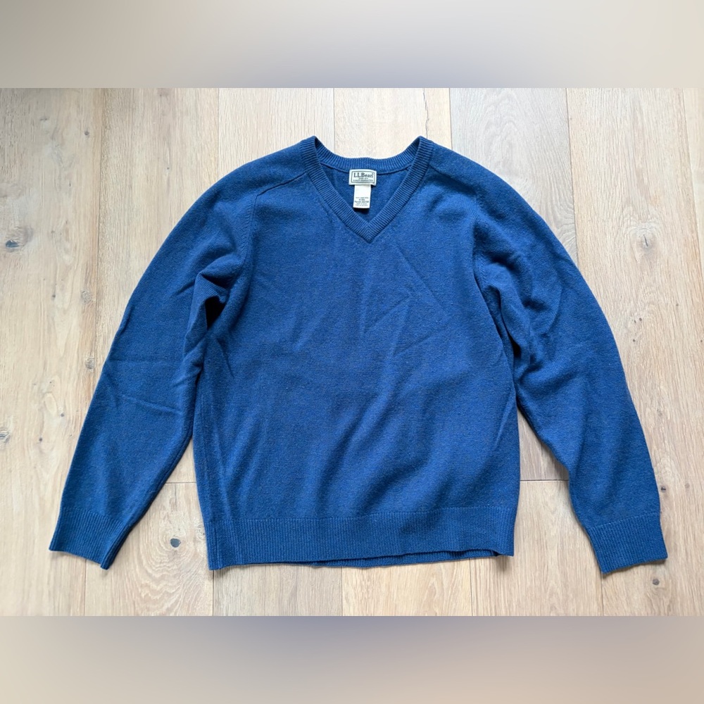 LL Bean 100% wool v neck sweater in heather blue - size medium